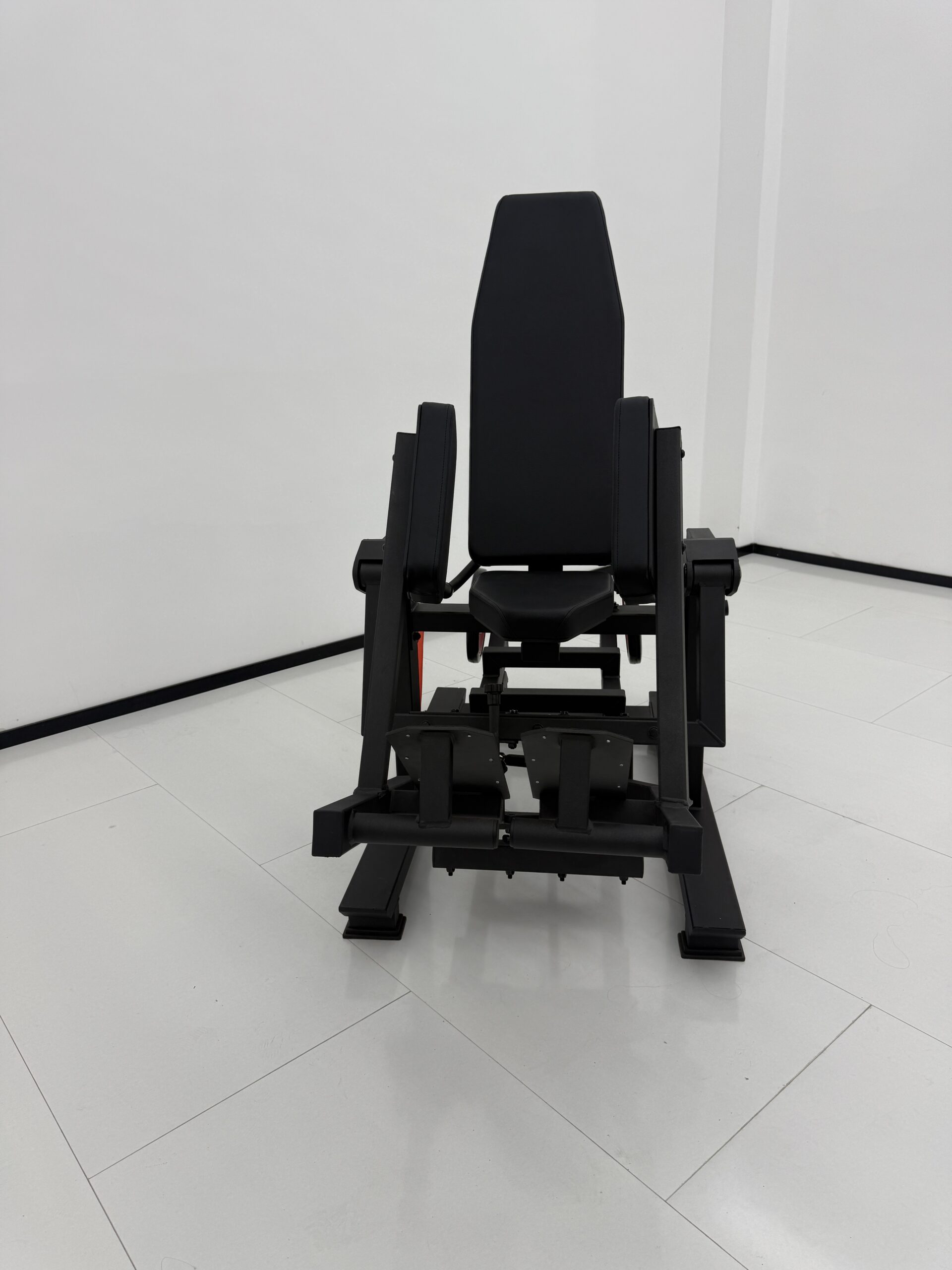 Hammer Iso-Lateral Leg Extension Machine - Image 3